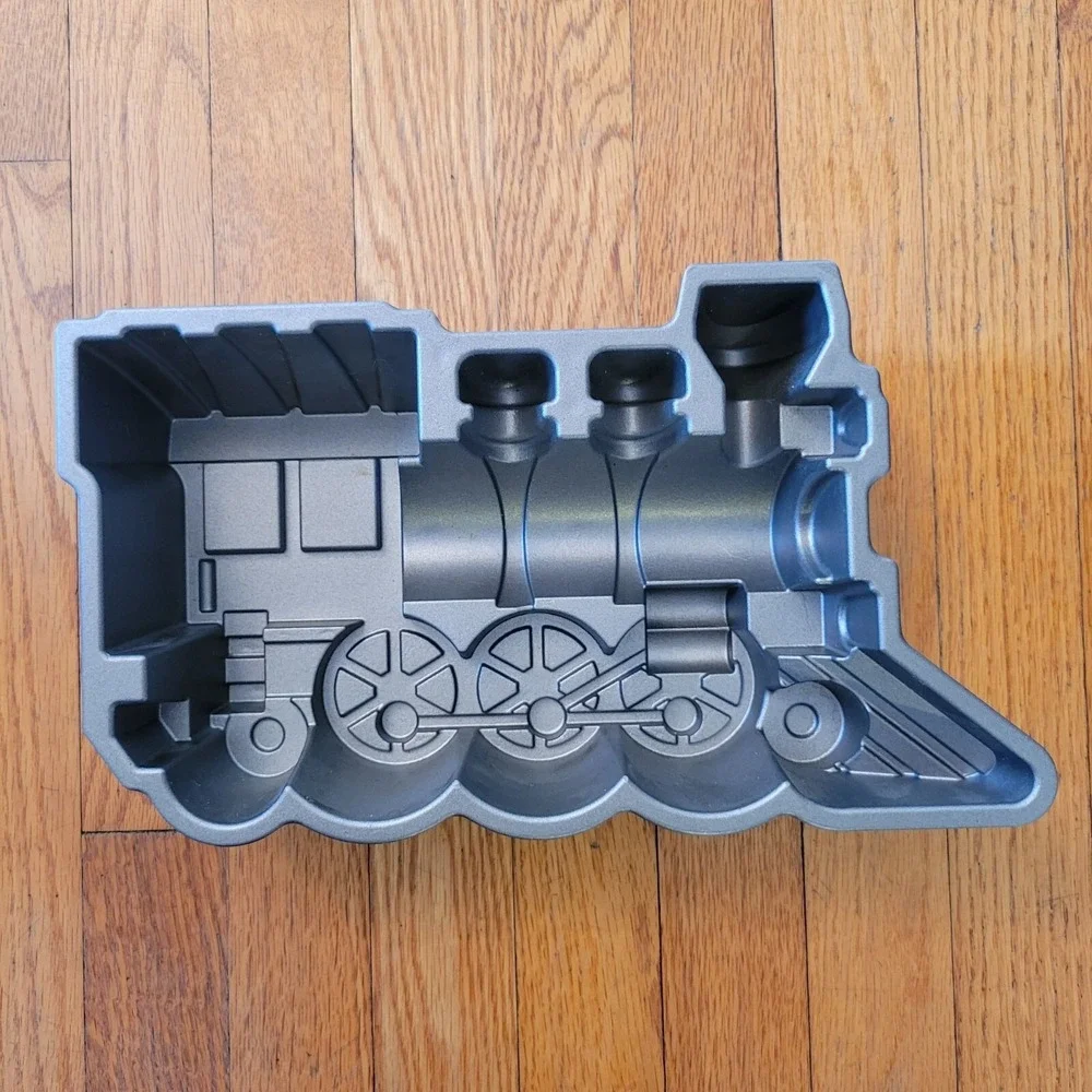 Locomotive Train Cake Pan Nordic Ware 9 Cup Capacity Baking‎ Birthday Holiday